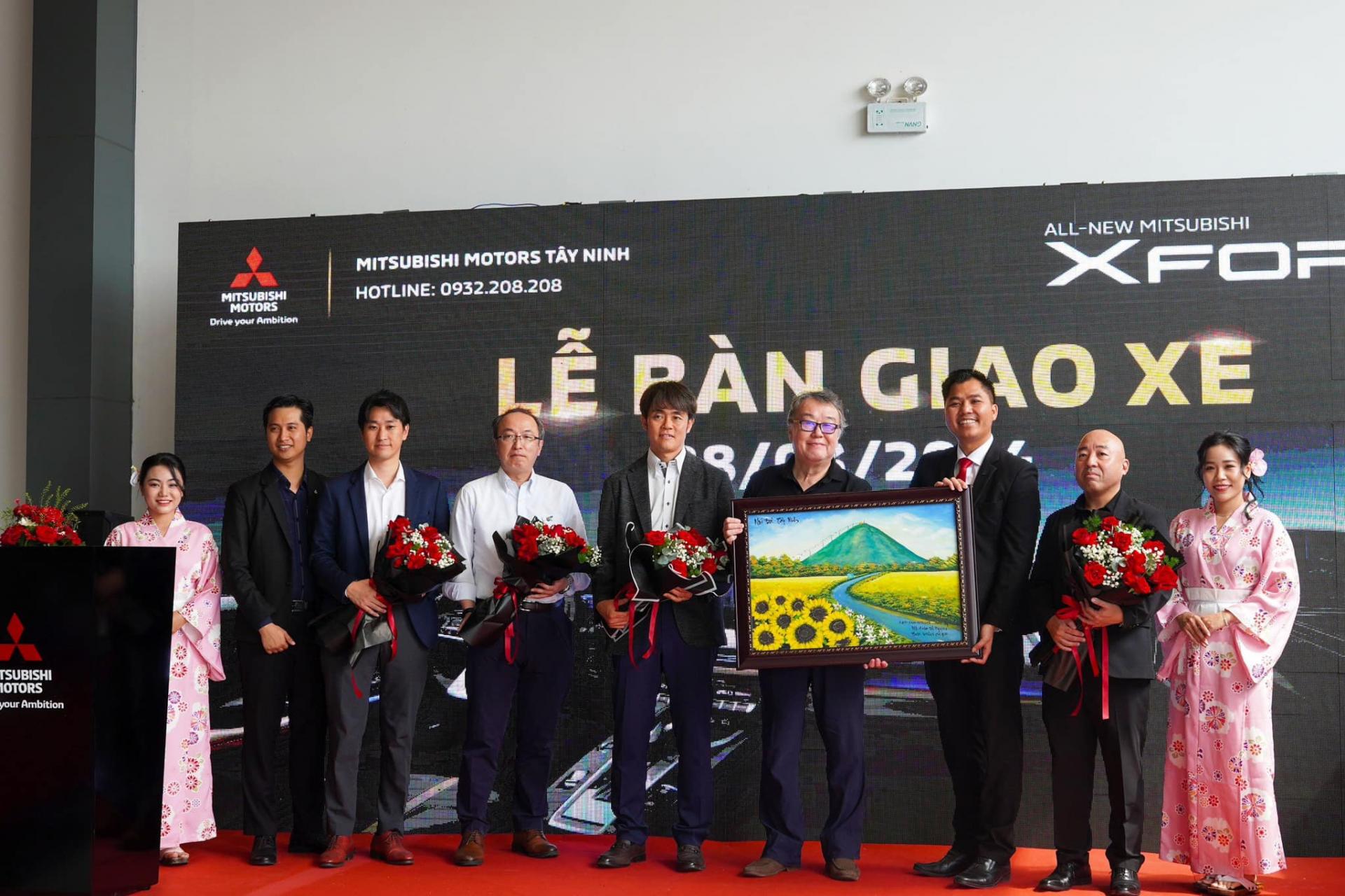 bàn-giao-xe-ô-tô-XFORCE (10)