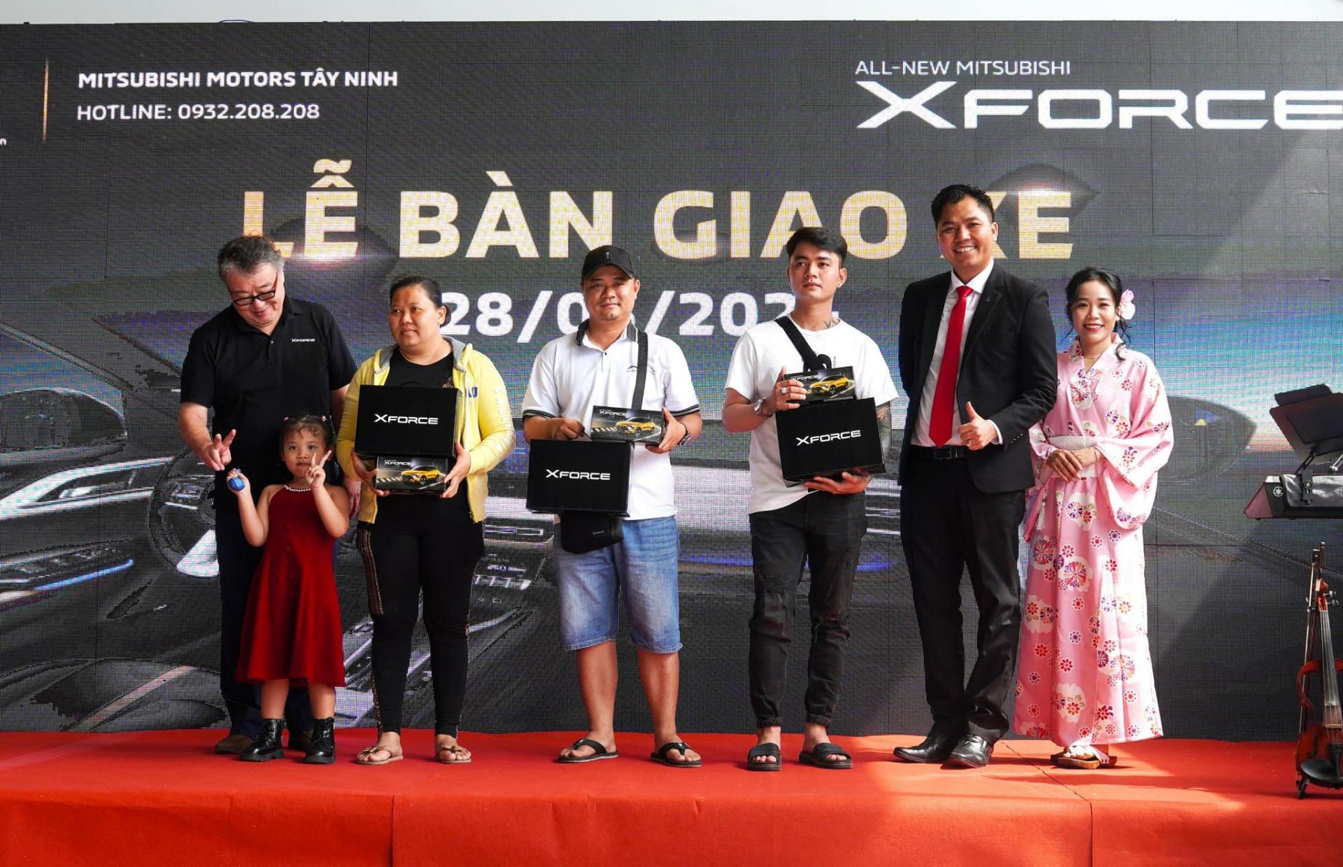 bàn-giao-xe-ô-tô-XFORCE (11)