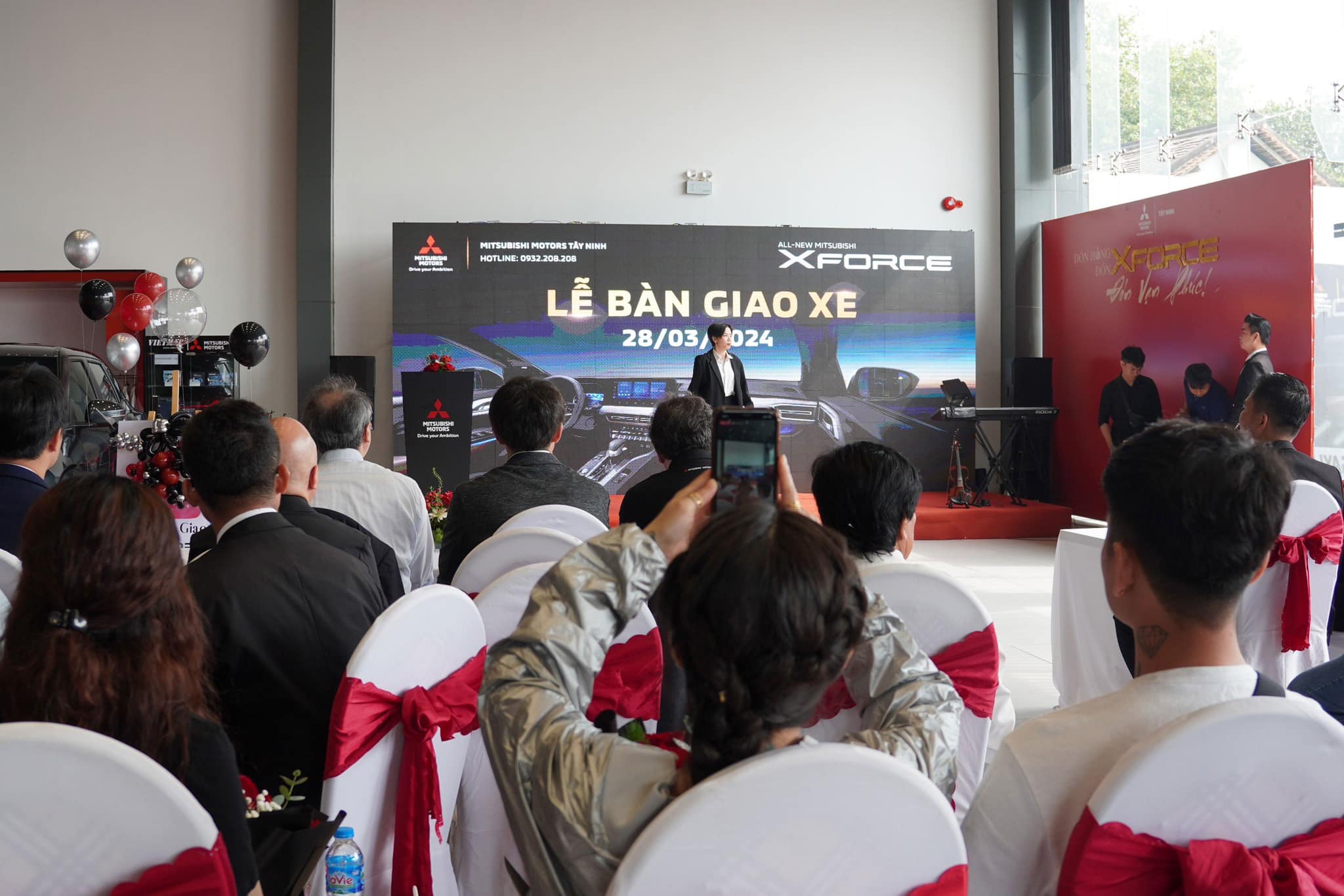 bàn-giao-xe-ô-tô-XFORCE (13)