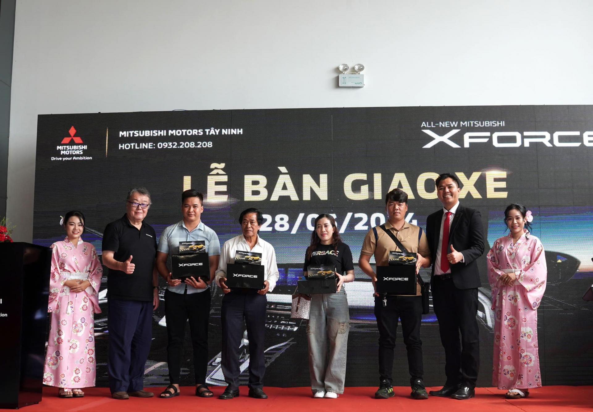 bàn-giao-xe-ô-tô-XFORCE (8)