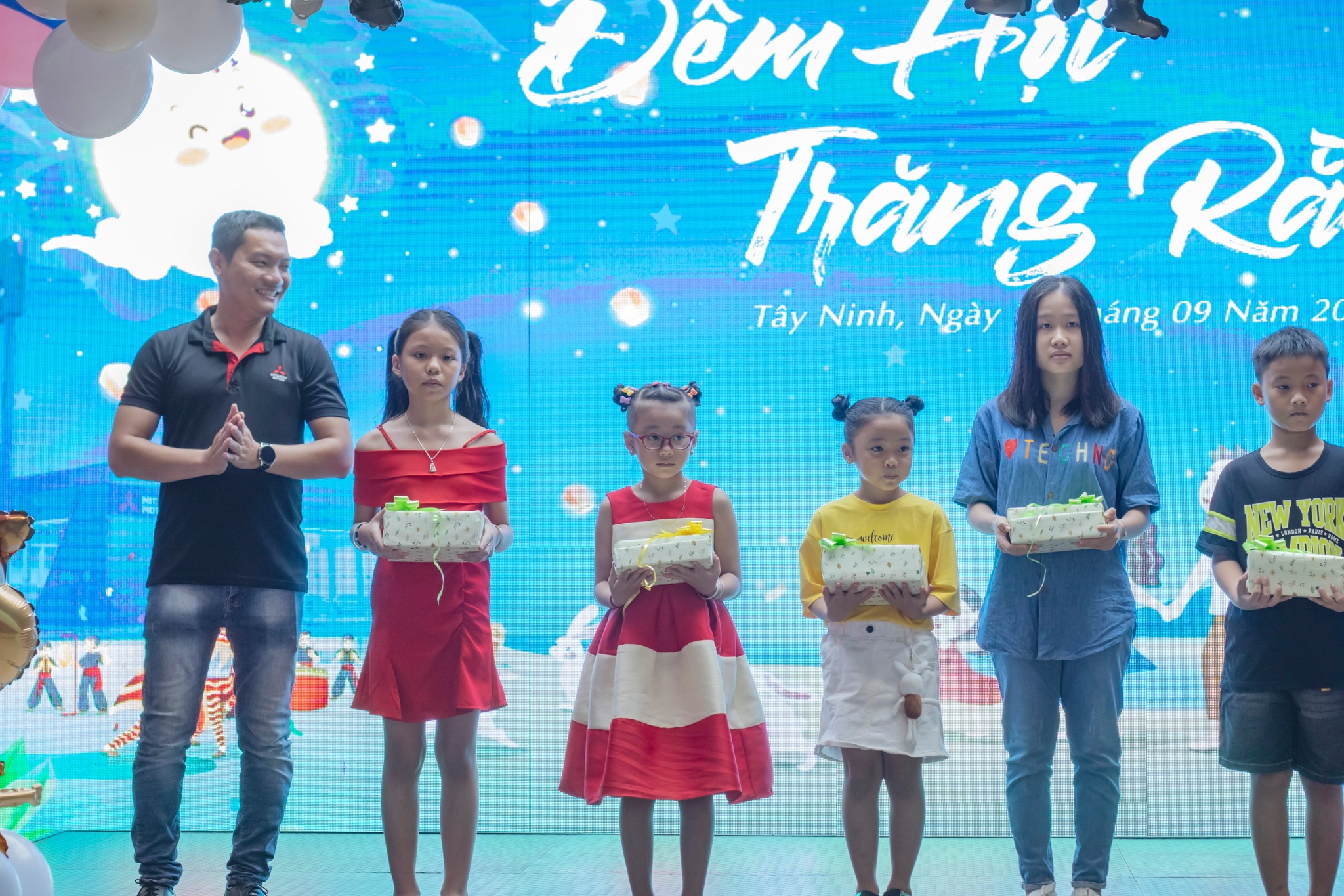 dem-hoi-trang-ram-tai-mitsubishi-tay-ninh (6)