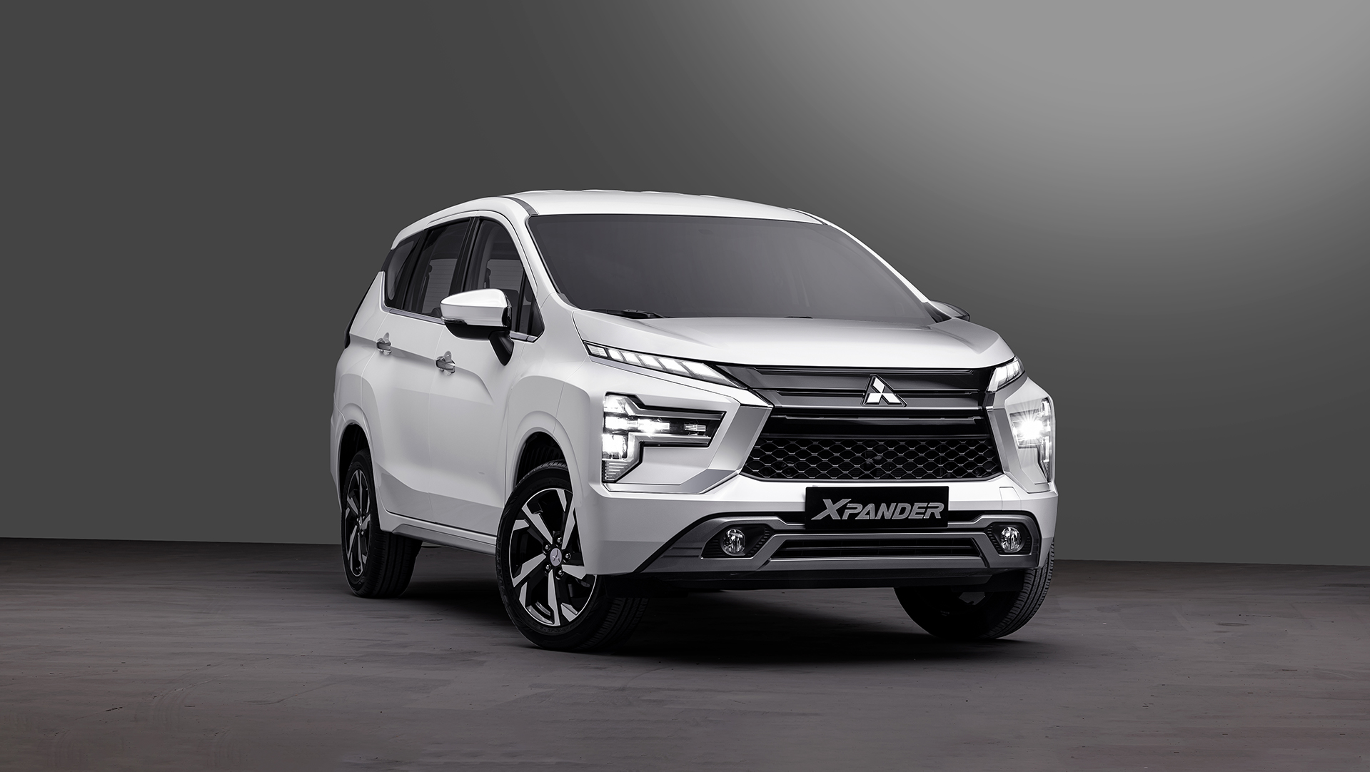 Ngoại hình Mitsubishi Xpander mạnh mẽ, năng động đậm chất Crossover