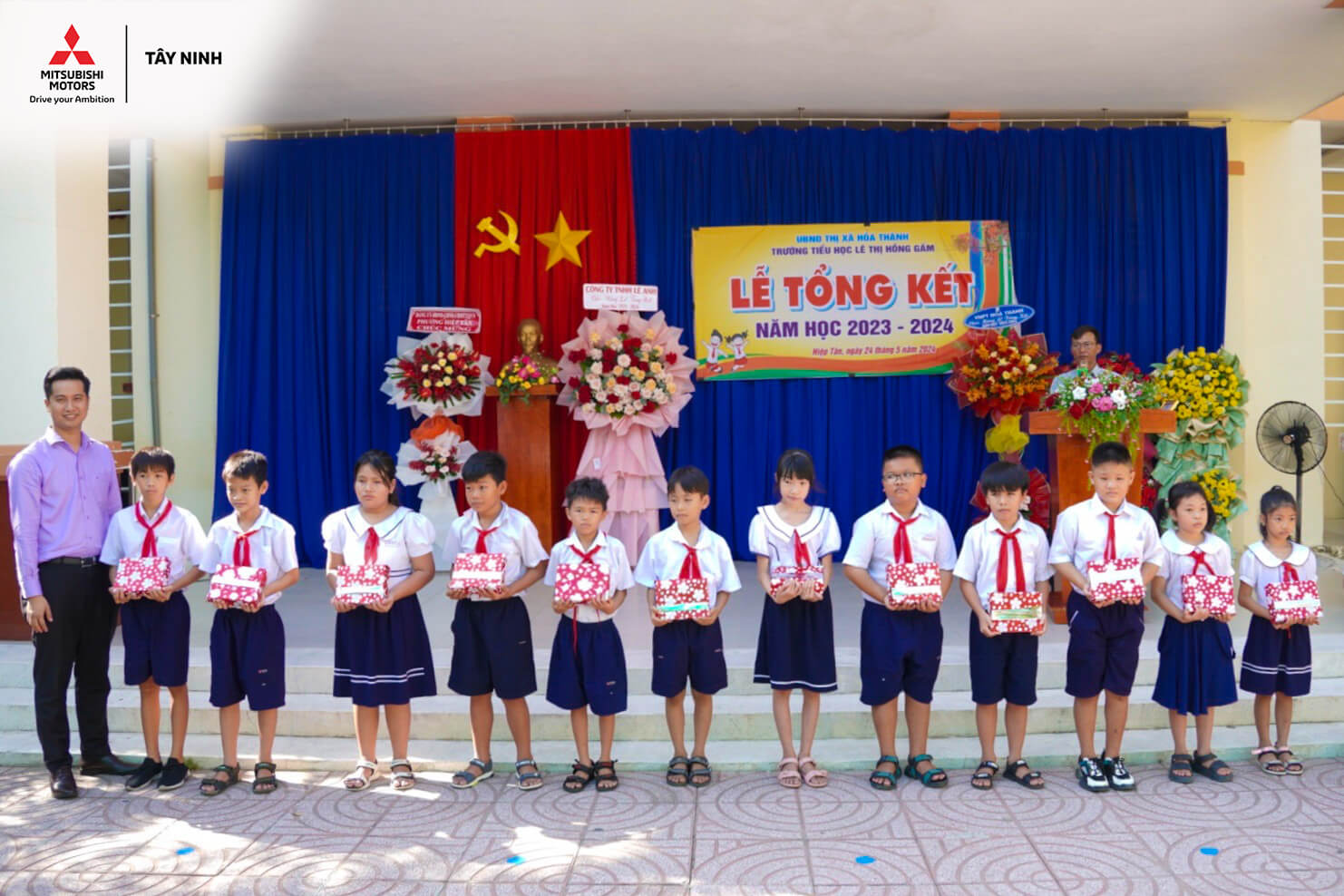mitsubishi-tay-ninh-tang-1000-quyen-tap-cho-2-truong-tieu-hoc-tai-xa-hiep-tan (5)