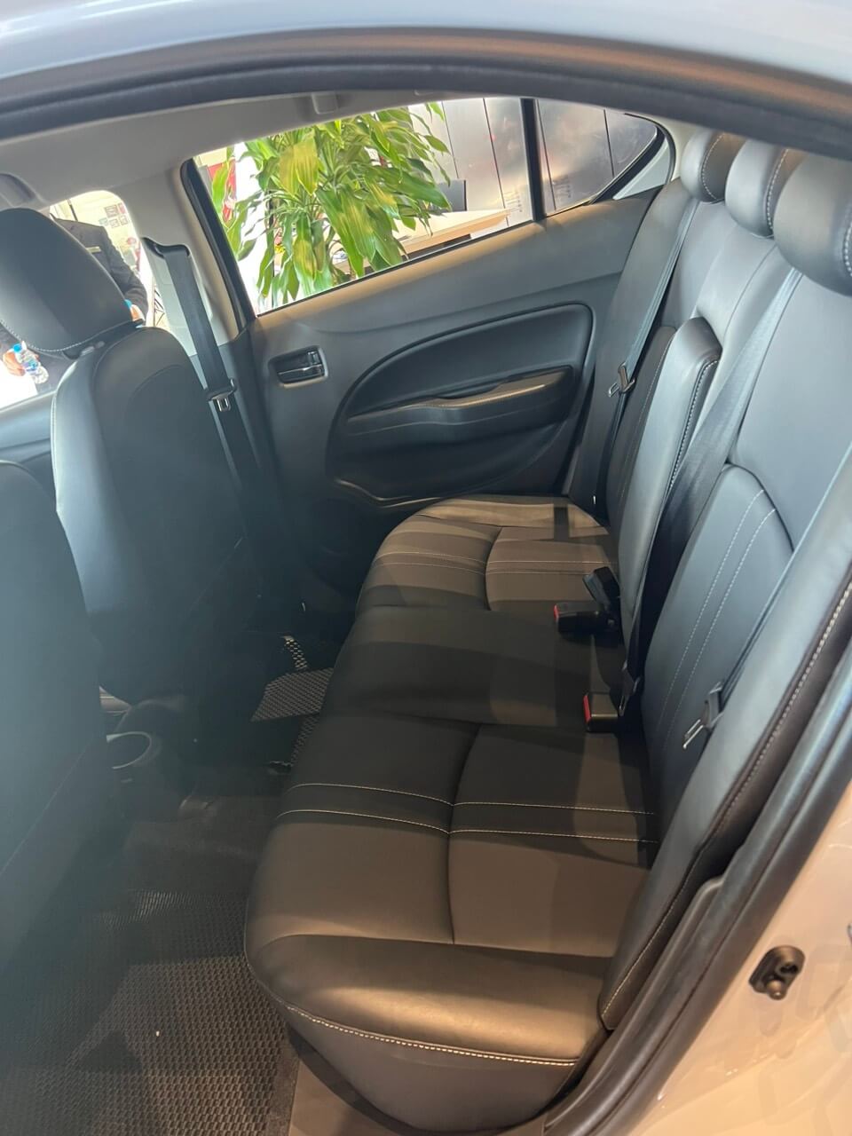 Xe Mitsubishi Attrage giá rẻ (2)