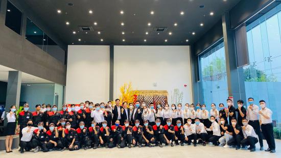 MITSUBISHI TÂY NINH TẶNG QUÀ TẾT CHO CÁN BỘ NHÂN VIÊN